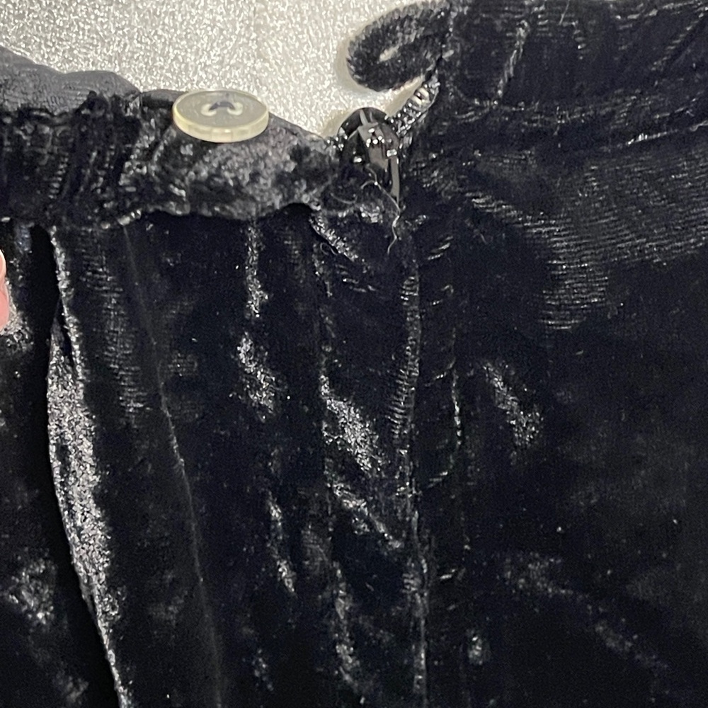 Black Velvet Women’s Skirt - Classic Elegant Style Lace Trim Medium - Picture 7 of 10
